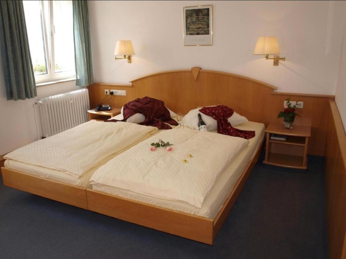 Hotel Gasthof Baeren ไวน์การ์เทิน ภายนอก รูปภาพ