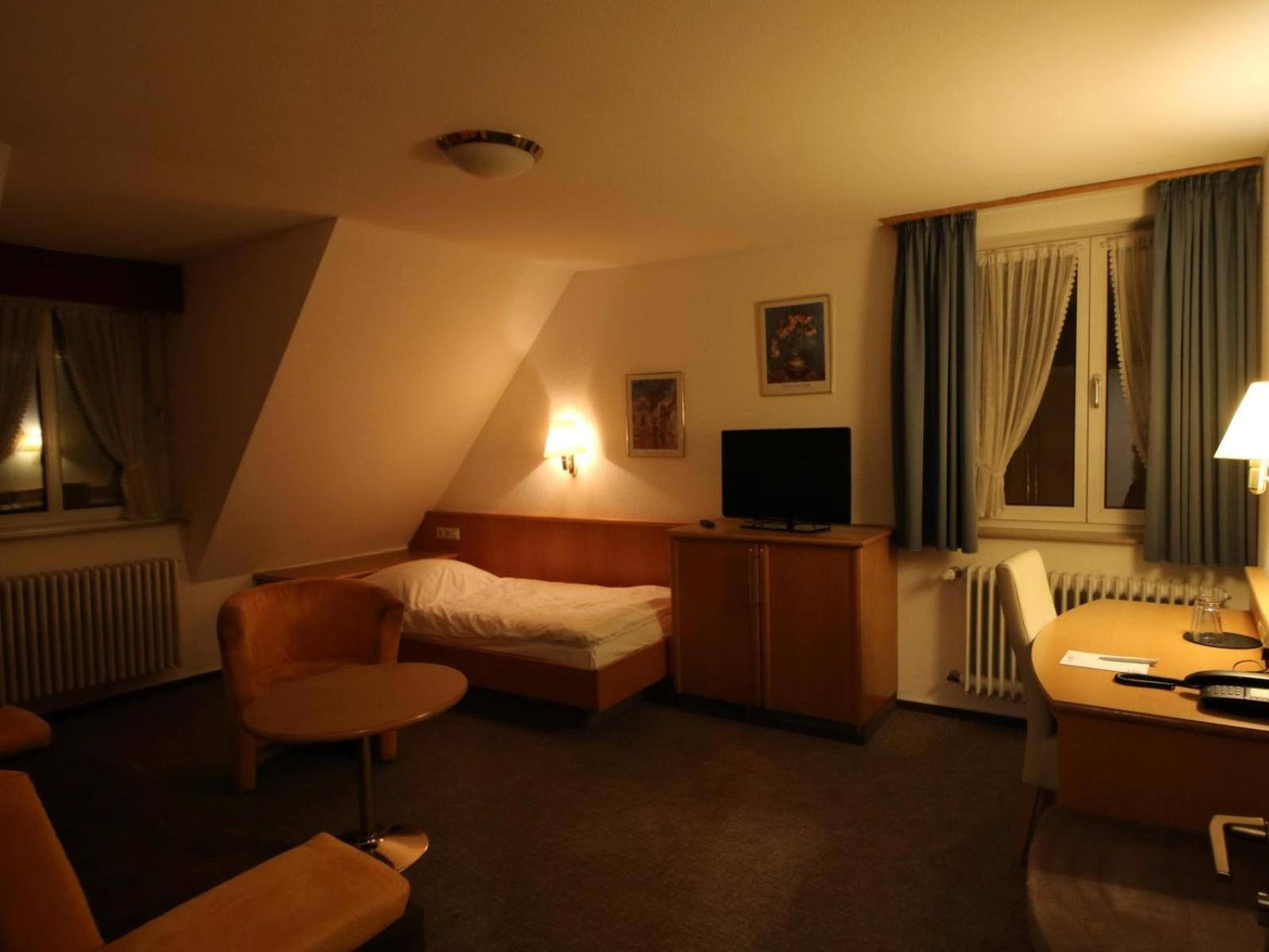 Hotel Gasthof Baeren ไวน์การ์เทิน ภายนอก รูปภาพ