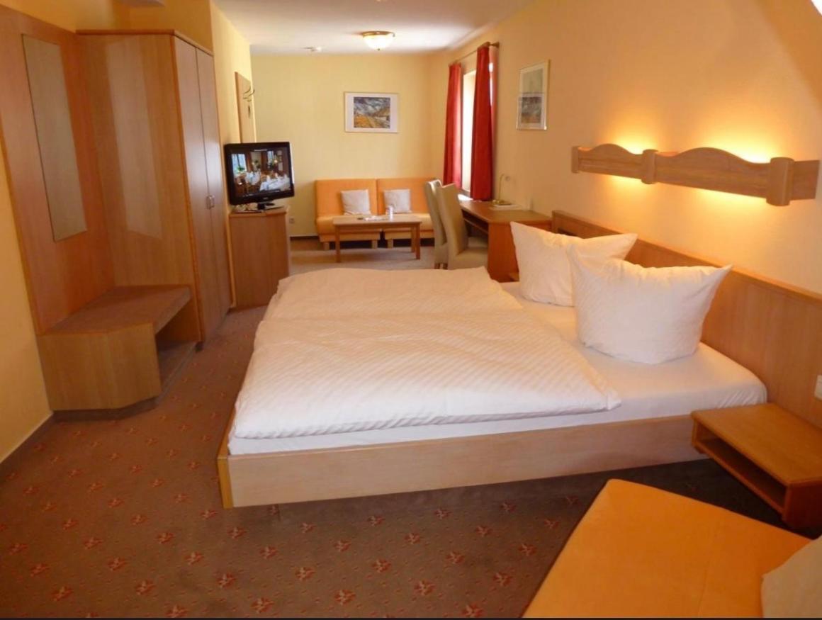 Hotel Gasthof Baeren ไวน์การ์เทิน ภายนอก รูปภาพ