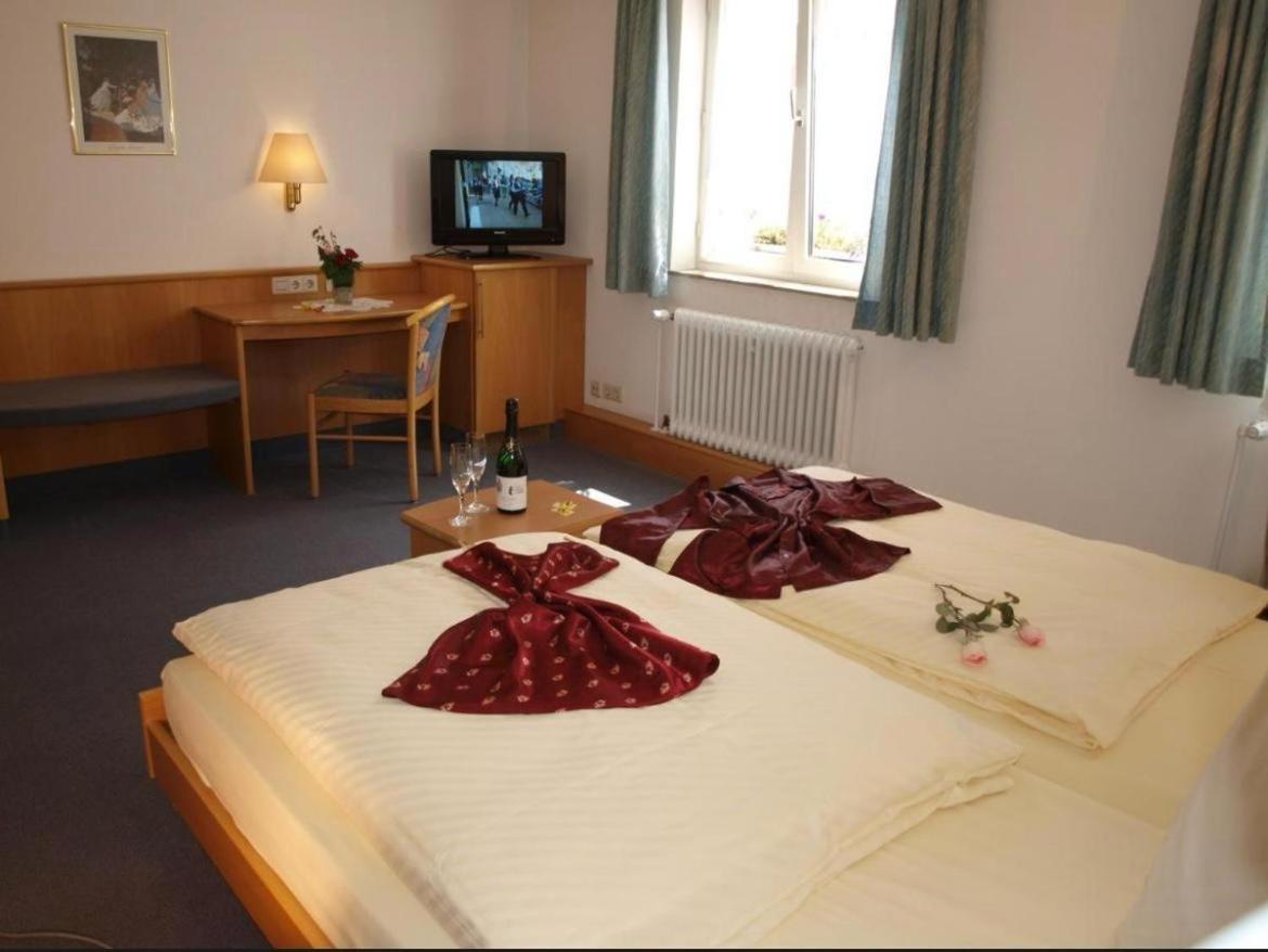 Hotel Gasthof Baeren ไวน์การ์เทิน ภายนอก รูปภาพ