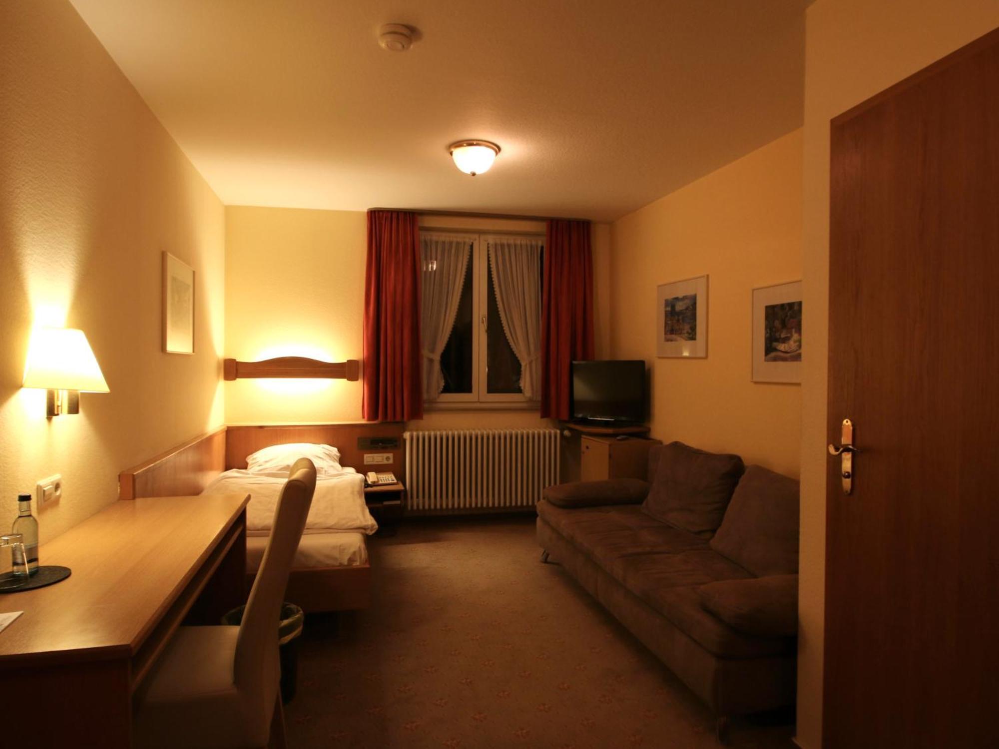 Hotel Gasthof Baeren ไวน์การ์เทิน ภายนอก รูปภาพ