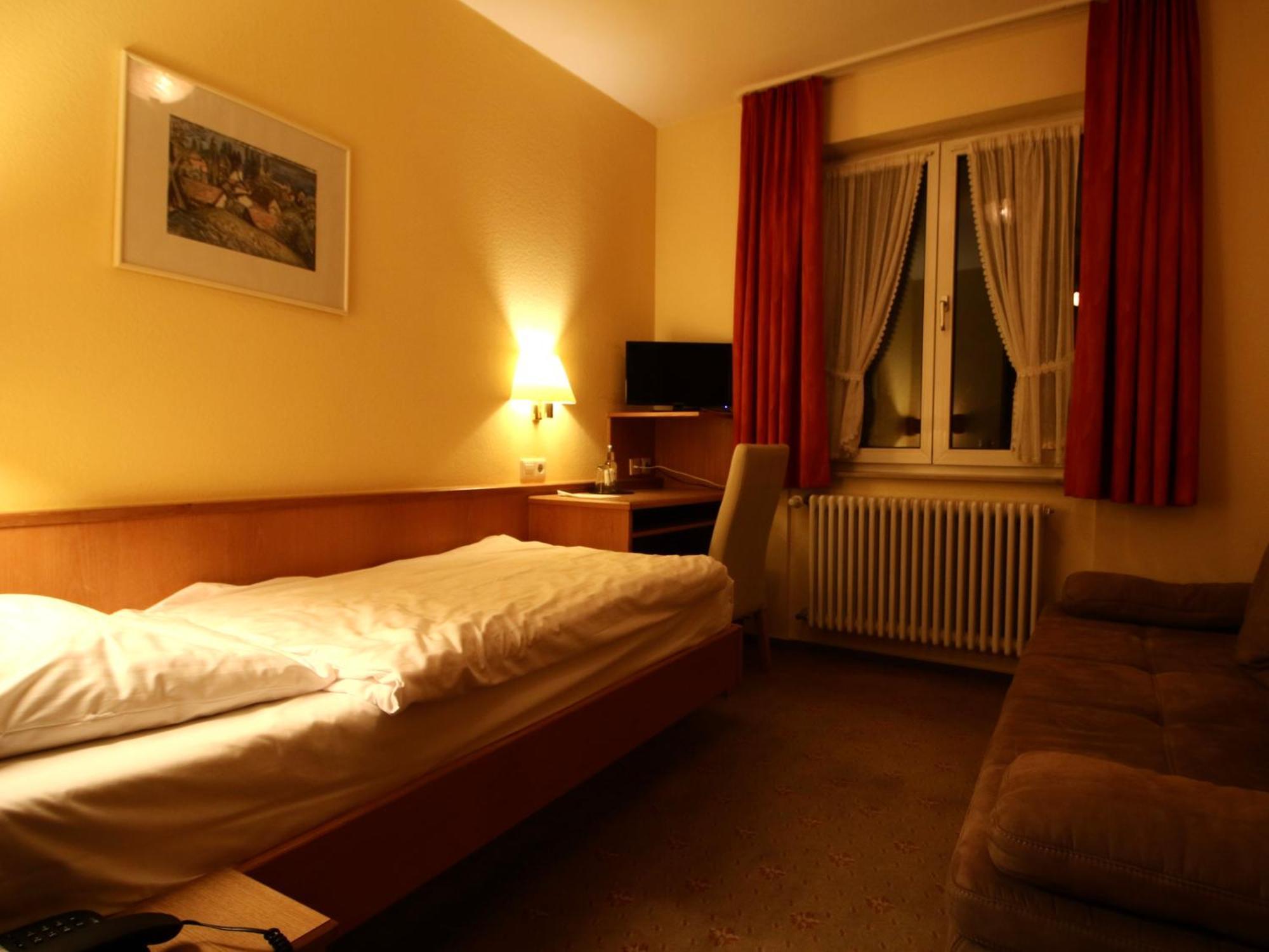 Hotel Gasthof Baeren ไวน์การ์เทิน ภายนอก รูปภาพ
