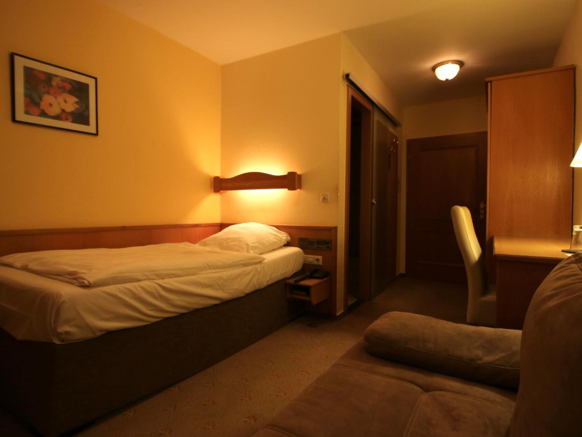 Hotel Gasthof Baeren ไวน์การ์เทิน ภายนอก รูปภาพ